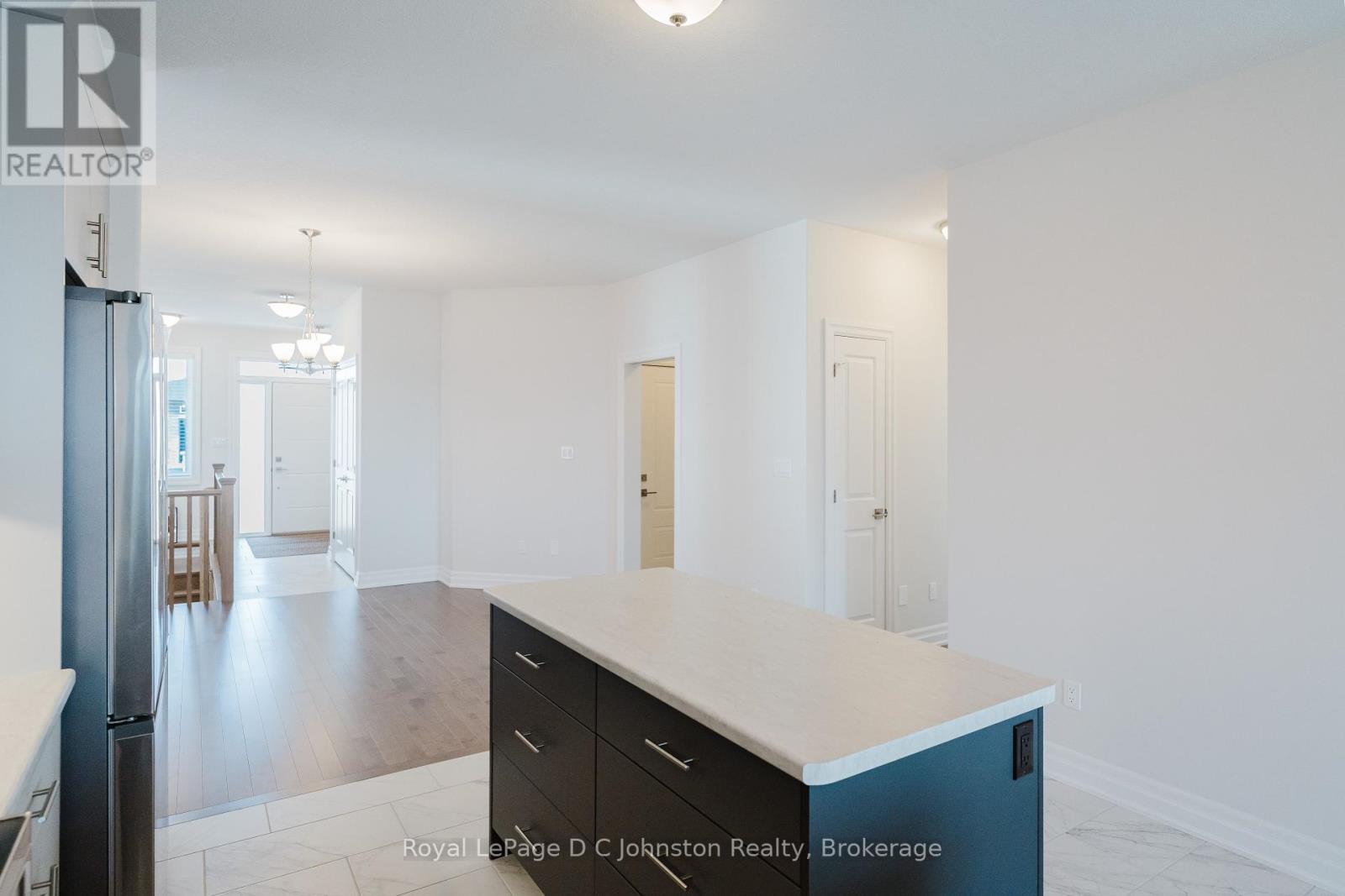 400 Mary Rose Avenue, Saugeen Shores, Ontario  N0H 2C3 - Photo 14 - X12276233