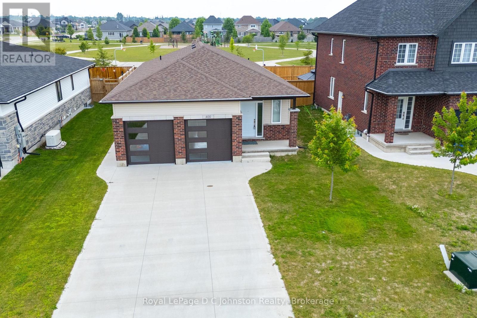 400 Mary Rose Avenue, Saugeen Shores, Ontario  N0H 2C3 - Photo 2 - X12276233