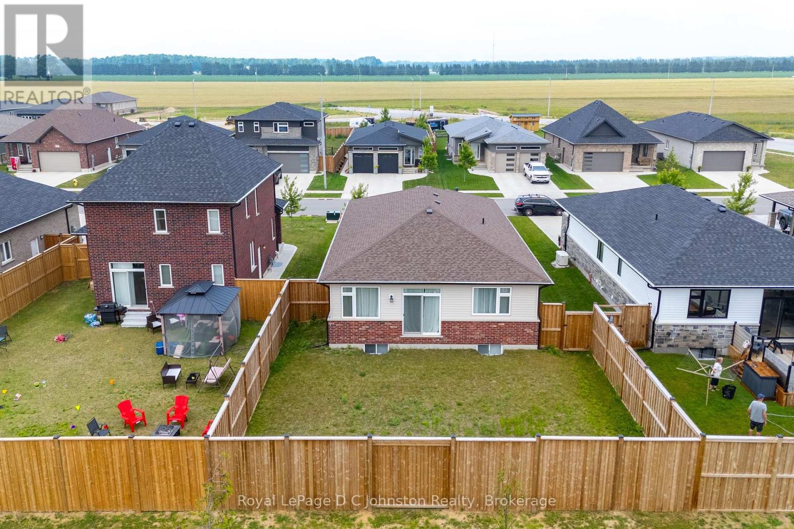 400 Mary Rose Avenue, Saugeen Shores, Ontario  N0H 2C3 - Photo 3 - X12276233