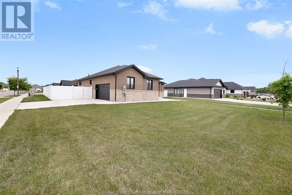 Property at 401 PEARSON AVENUE image 2