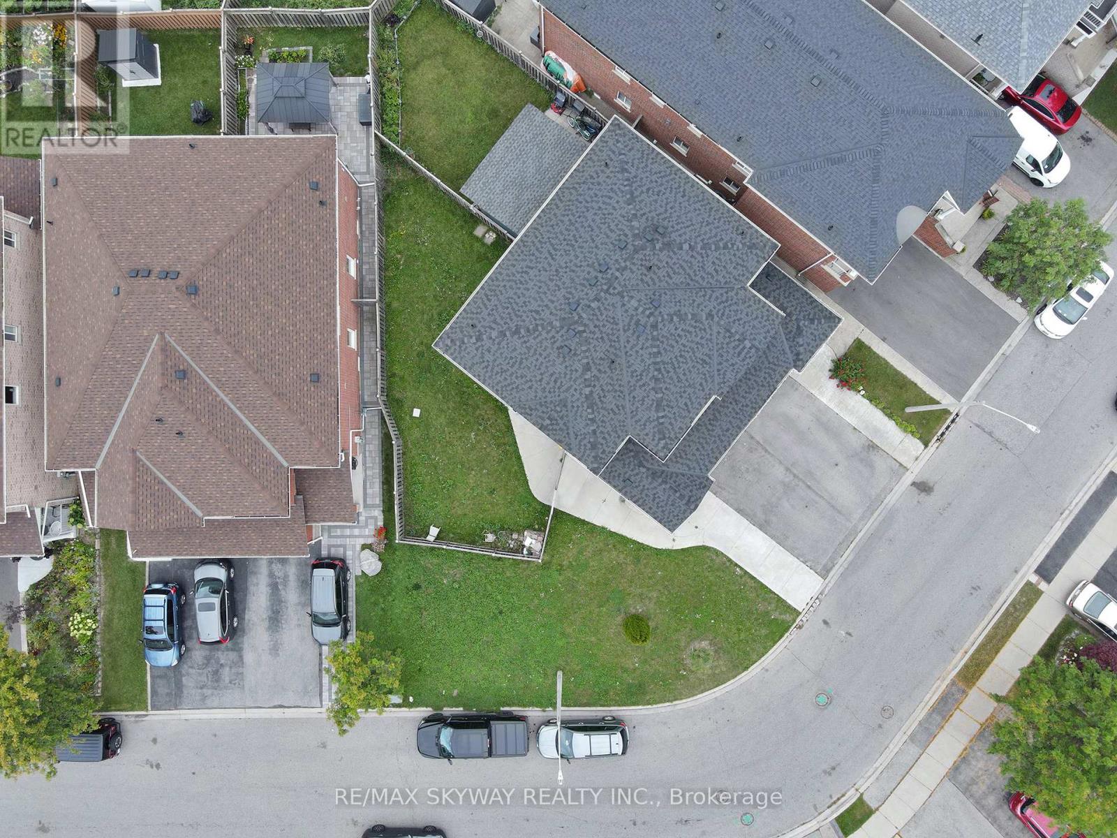 19 Rednor Drive, Brampton (Brampton East), Ontario  L6P 1P4 - Photo 47 - W12193651