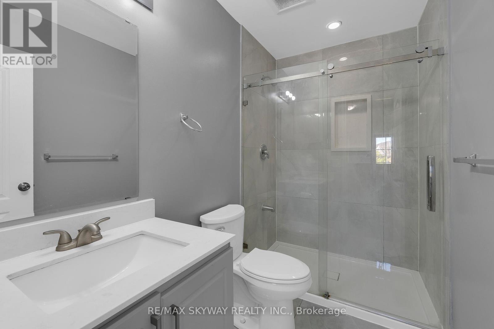 19 Rednor Drive, Brampton (Brampton East), Ontario  L6P 1P4 - Photo 33 - W12193651