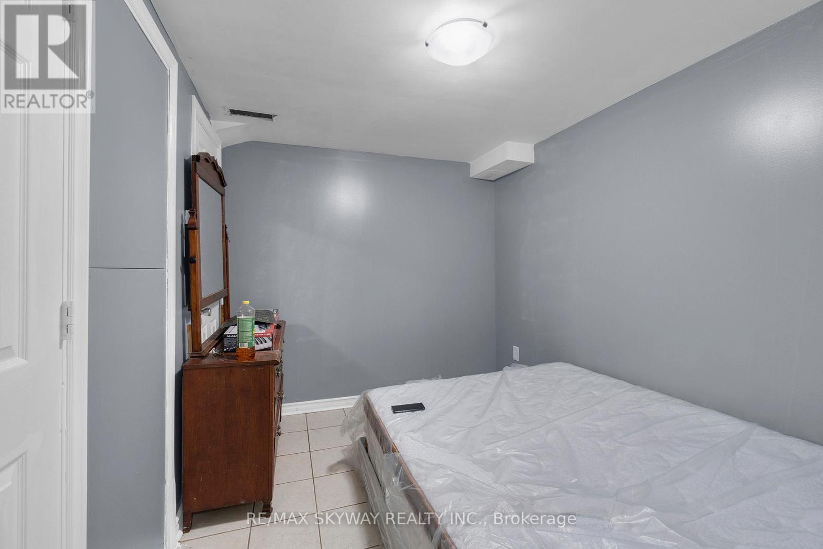 19 Rednor Drive, Brampton (Brampton East), Ontario  L6P 1P4 - Photo 37 - W12193651