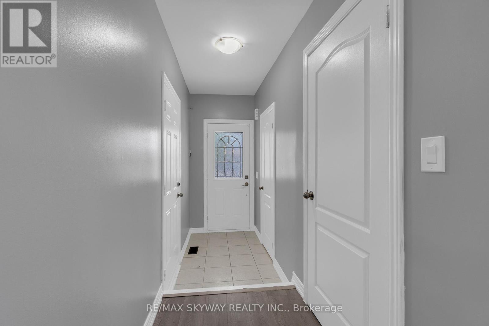 19 Rednor Drive, Brampton (Brampton East), Ontario  L6P 1P4 - Photo 8 - W12193651