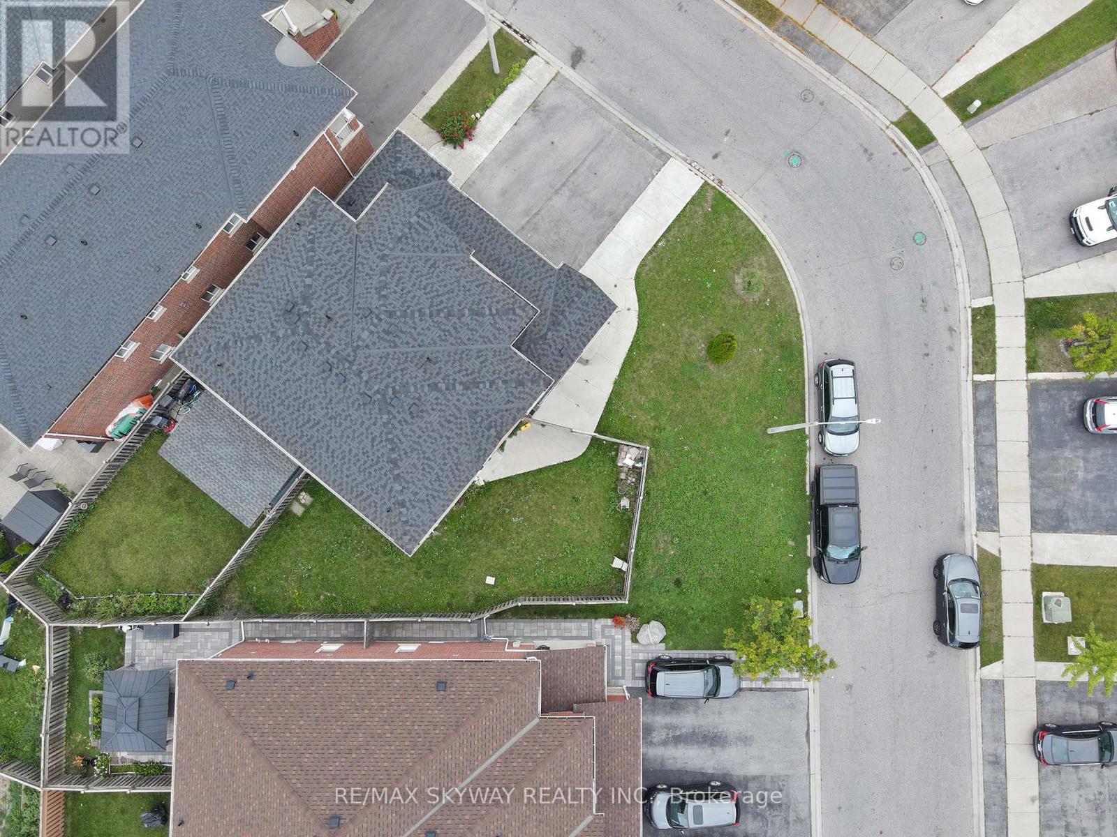 19 Rednor Drive, Brampton (Brampton East), Ontario  L6P 1P4 - Photo 46 - W12193651