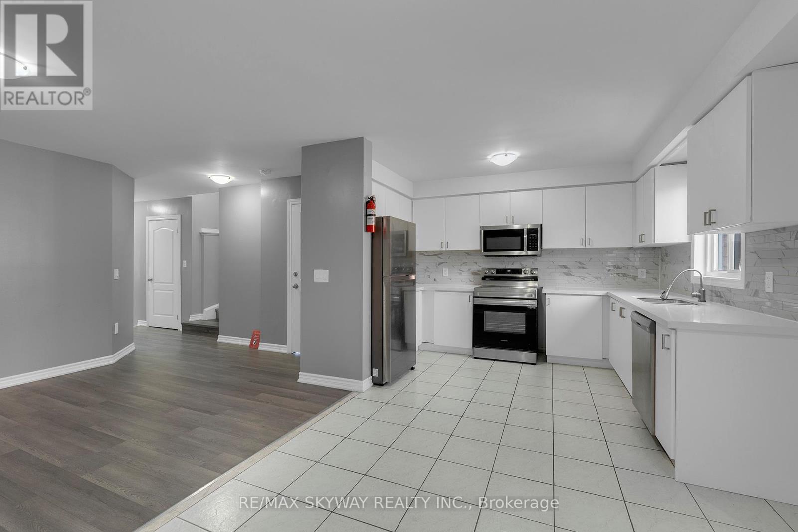 19 Rednor Drive, Brampton (Brampton East), Ontario  L6P 1P4 - Photo 15 - W12193651