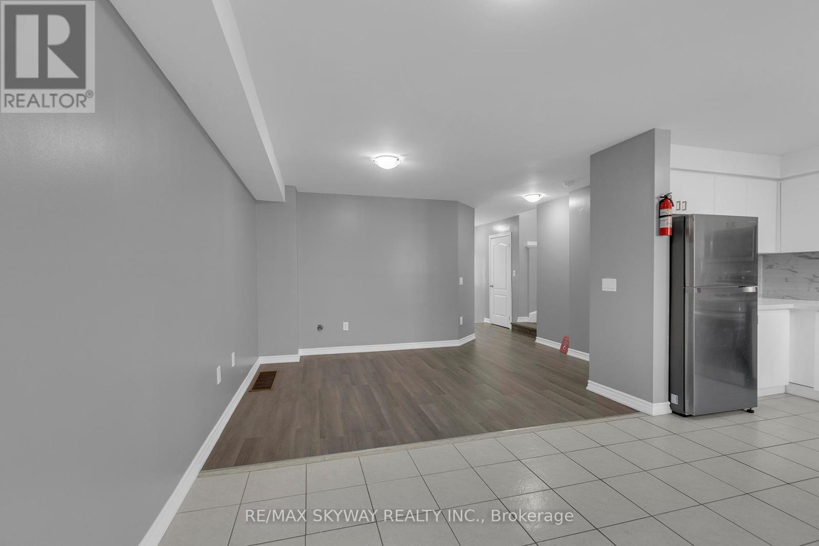 19 Rednor Drive, Brampton (Brampton East), Ontario  L6P 1P4 - Photo 13 - W12193651