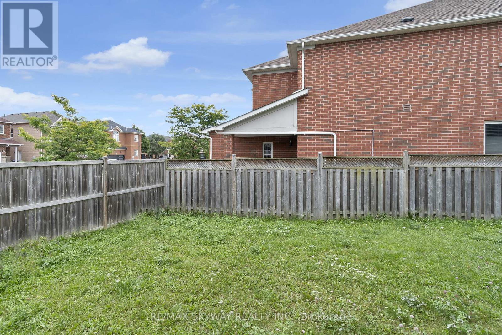 19 Rednor Drive, Brampton (Brampton East), Ontario  L6P 1P4 - Photo 39 - W12193651