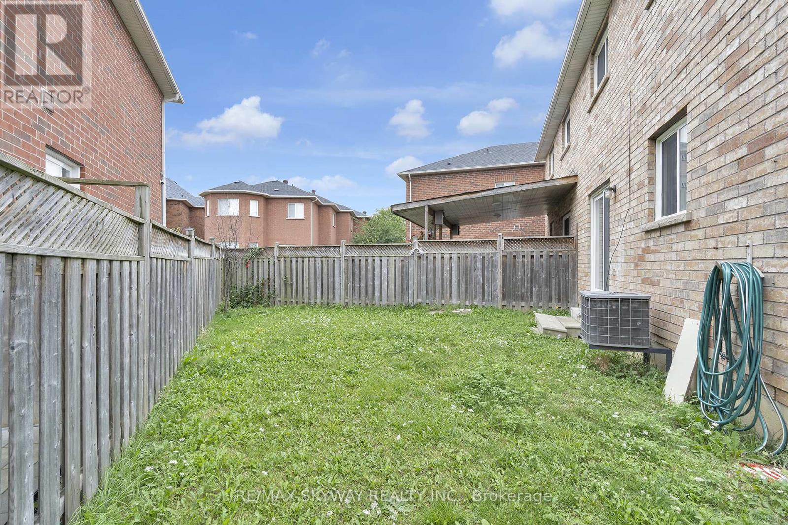 19 Rednor Drive, Brampton (Brampton East), Ontario  L6P 1P4 - Photo 41 - W12193651
