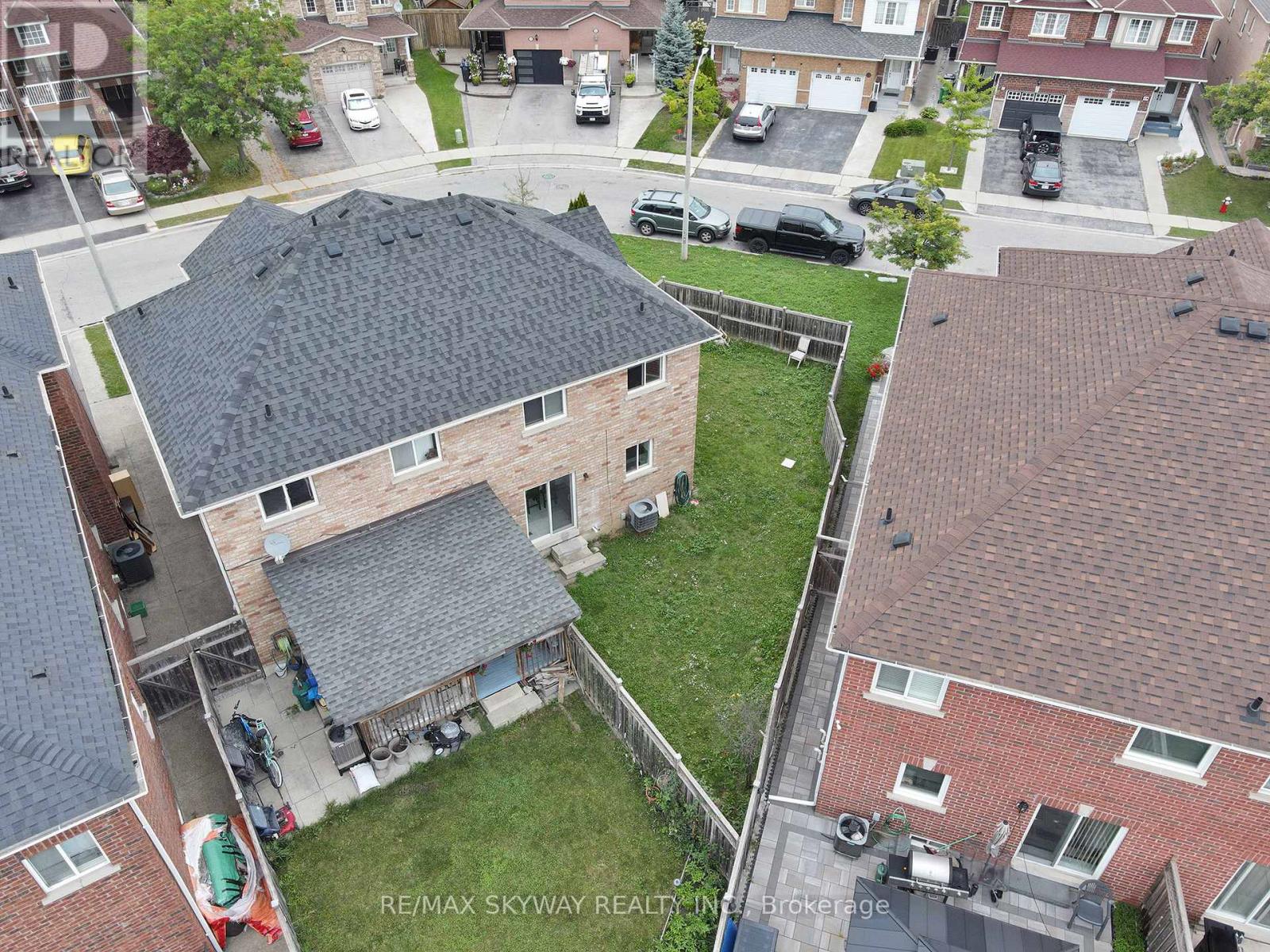 19 Rednor Drive, Brampton (Brampton East), Ontario  L6P 1P4 - Photo 44 - W12193651