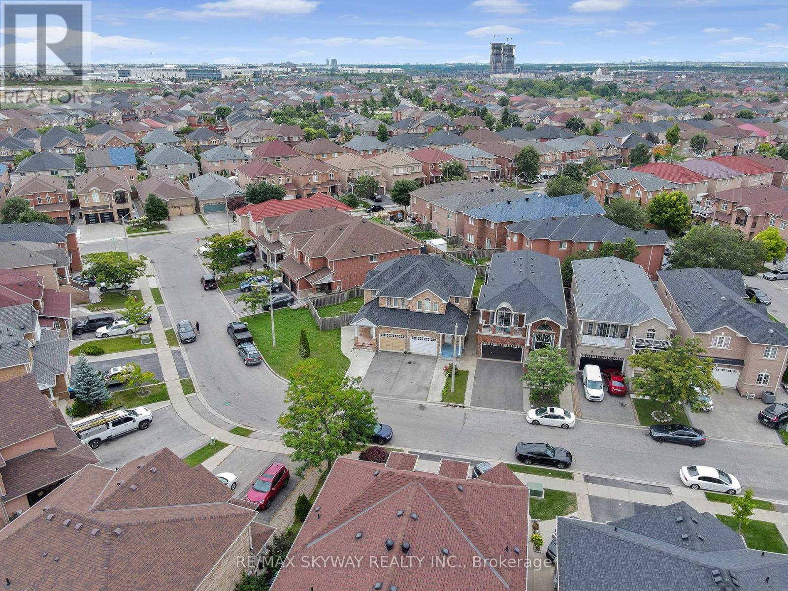 19 Rednor Drive, Brampton (Brampton East), Ontario  L6P 1P4 - Photo 40 - W12193651