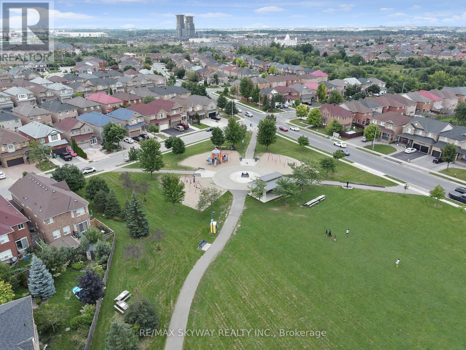 19 Rednor Drive, Brampton (Brampton East), Ontario  L6P 1P4 - Photo 48 - W12193651