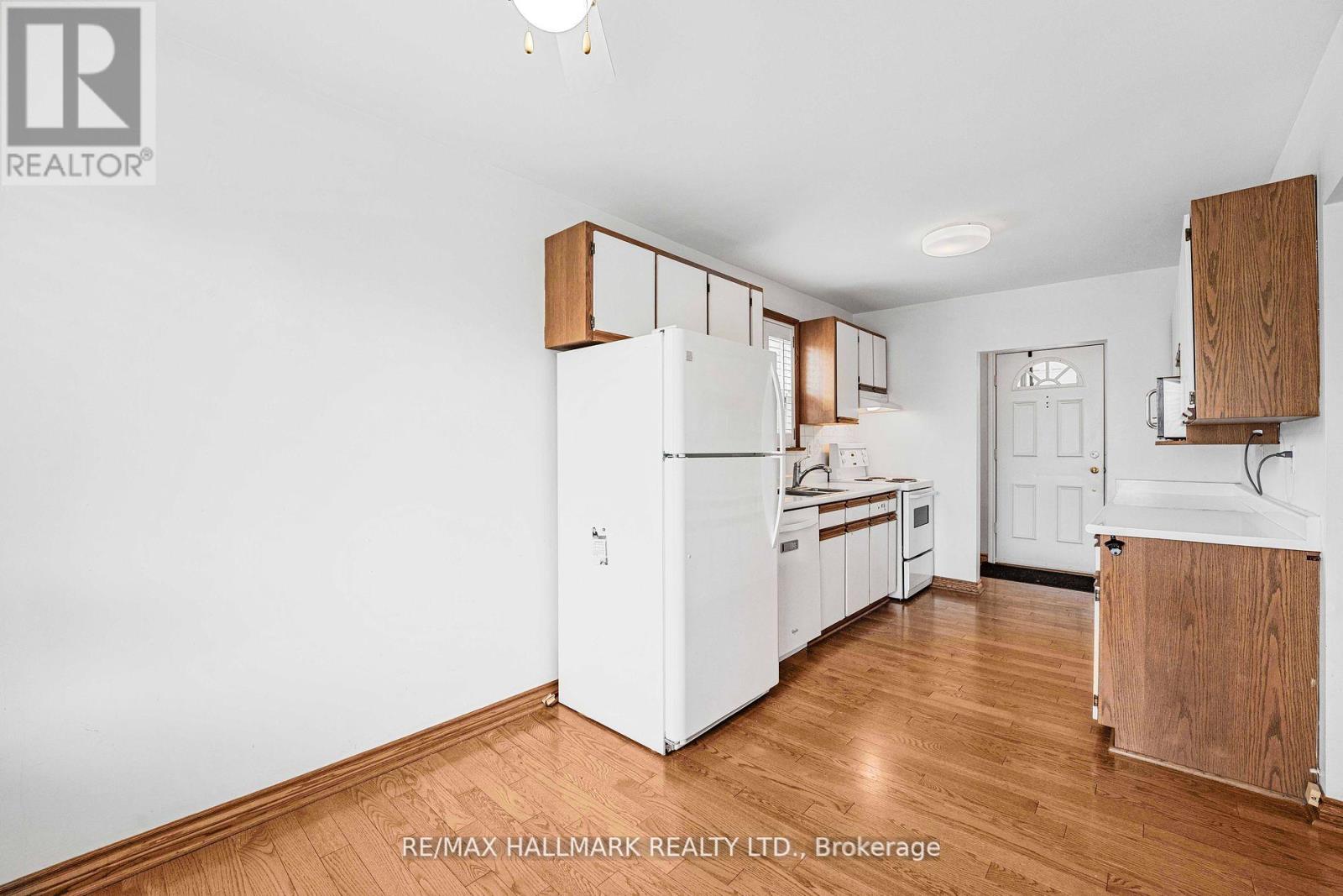 17 Tofield Crescent, Toronto, Ontario  M9W 2B8 - Photo 12 - W12275999