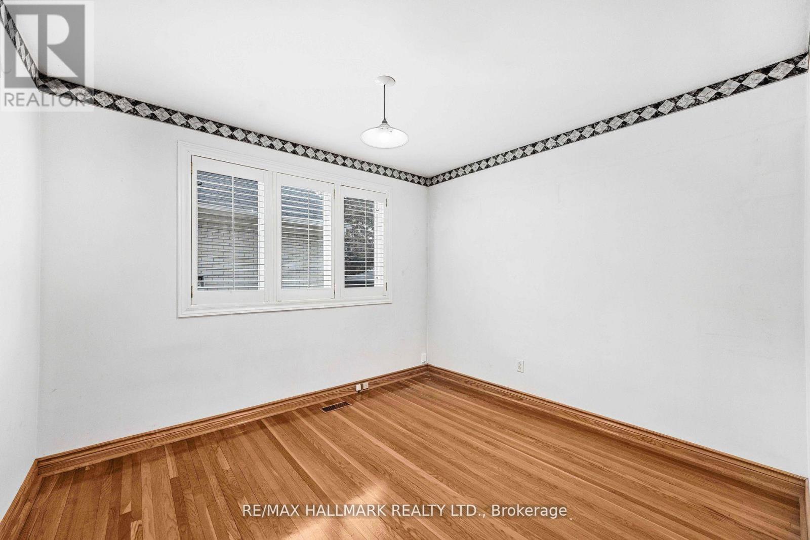 17 Tofield Crescent, Toronto, Ontario  M9W 2B8 - Photo 14 - W12275999