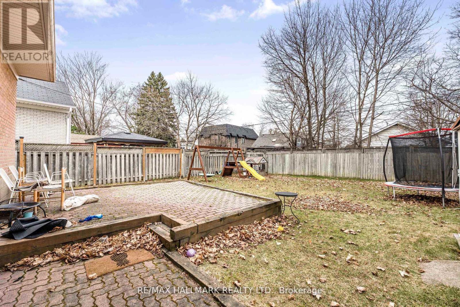 17 Tofield Crescent, Toronto, Ontario  M9W 2B8 - Photo 9 - W12275999