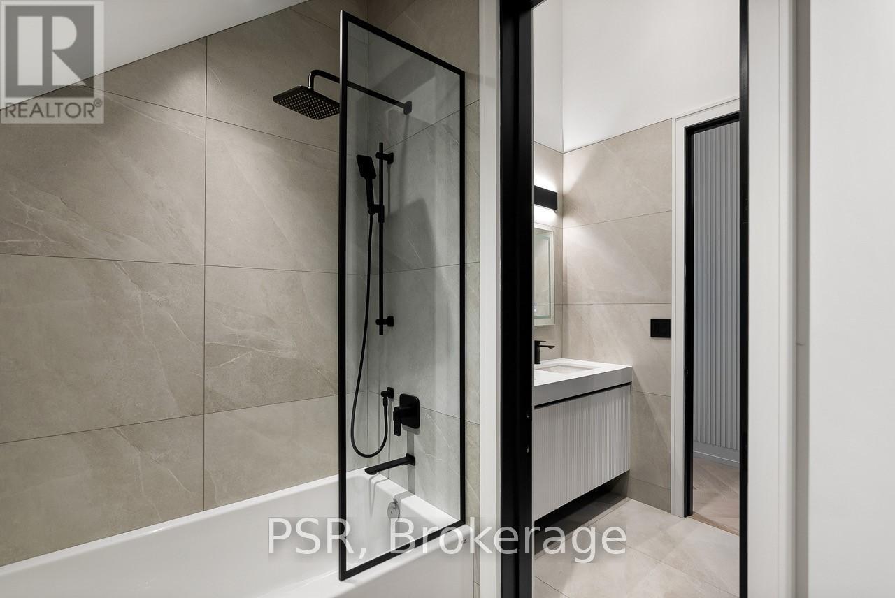 22a Broadview Avenue, Mississauga (Port Credit), Ontario  L5H 2S9 - Photo 34 - W12276063