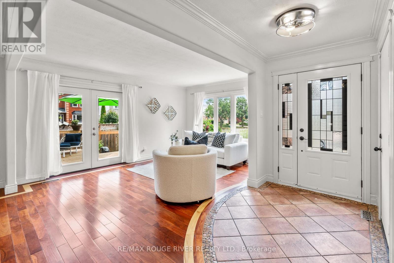 Property at 41 PEACHTREE CRESCENT image 4