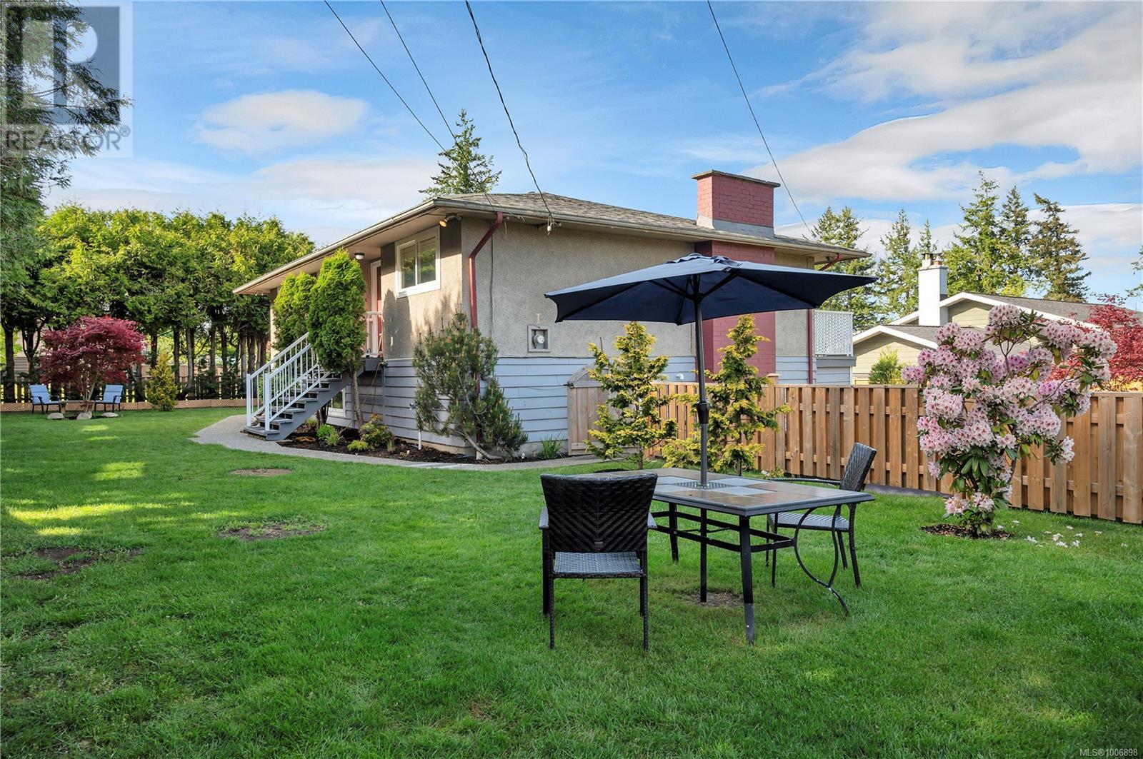 Property at 87 Ocean View Rd image 1