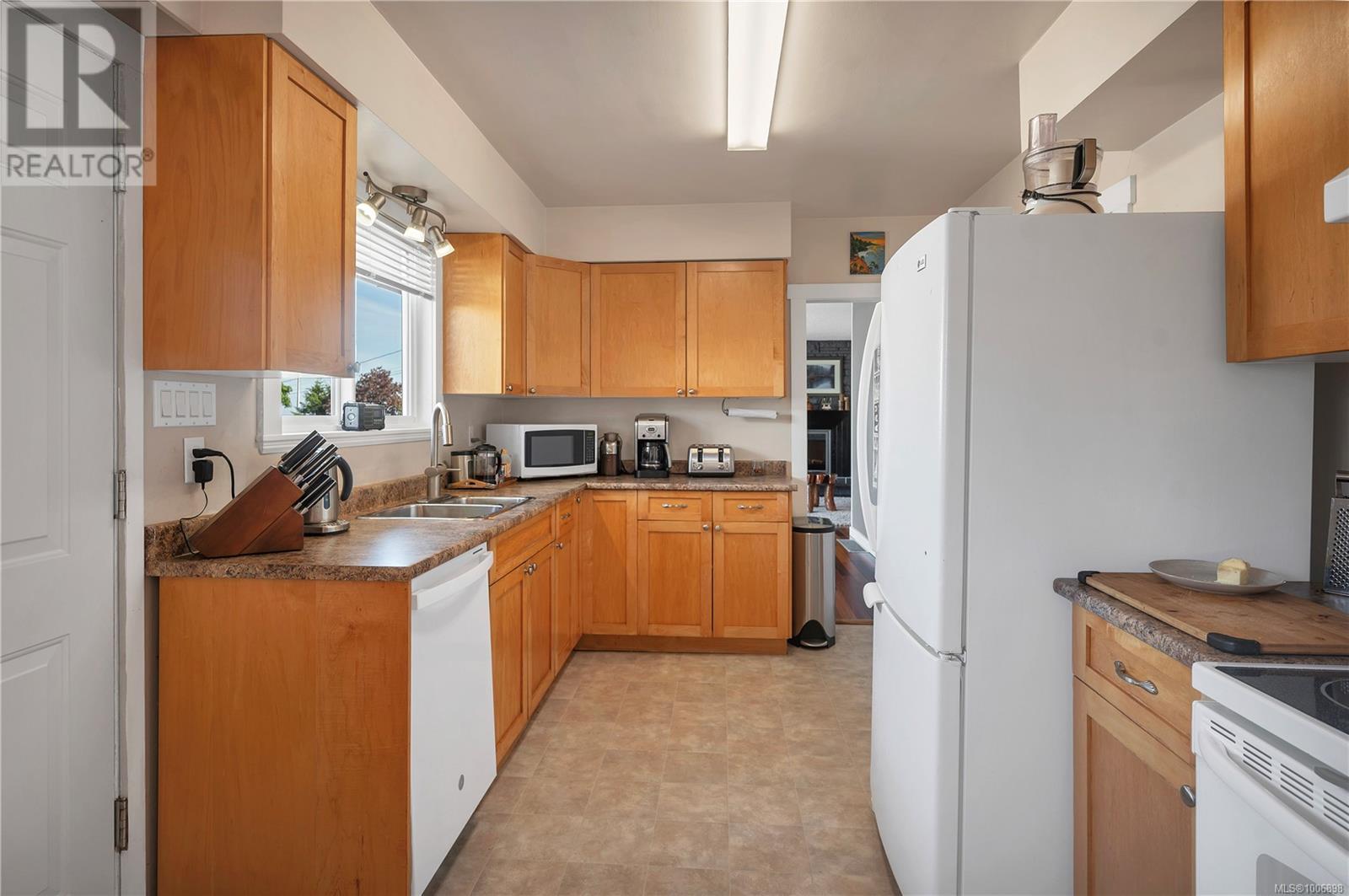 Property at 87 Ocean View Rd image 2