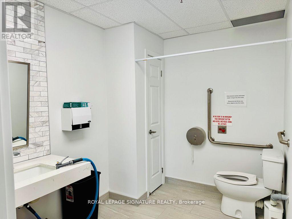 Unit 109 - 3330 Bur Oak Avenue, Markham, Ontario  L6B 1P4 - Photo 9 - N12276172