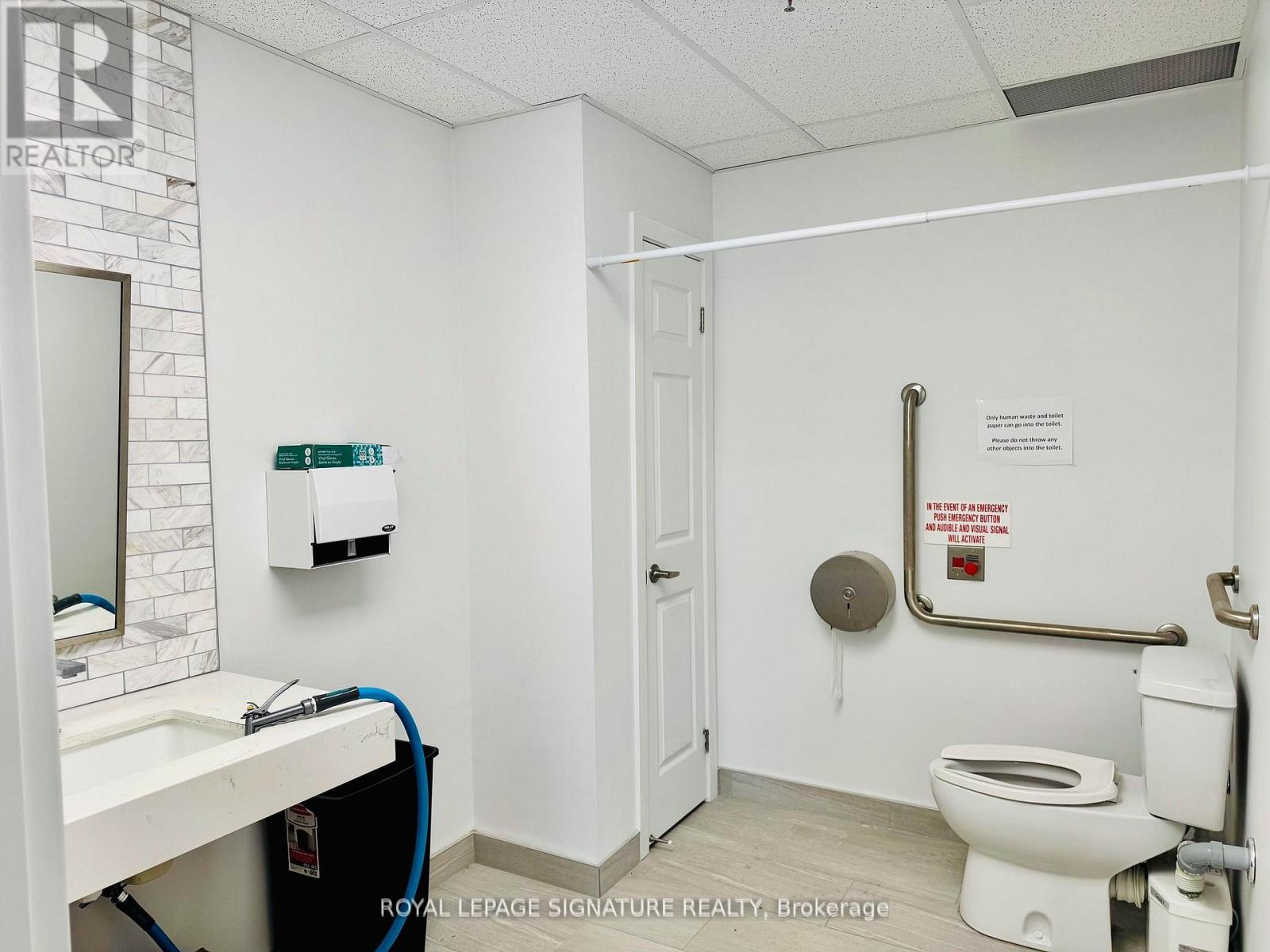Unit 109 - 3330 Bur Oak Avenue, Markham, Ontario  L6B 1P4 - Photo 9 - N12276178