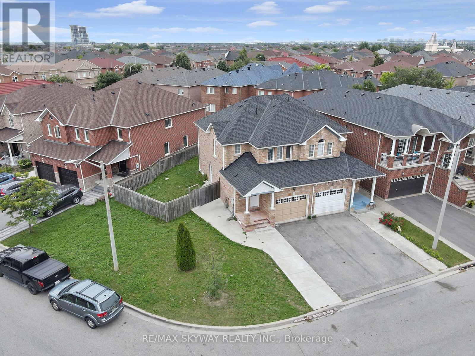 19 Rednor Drive, Brampton (Brampton East), Ontario  L6P 1P4 - Photo 6 - W12193651