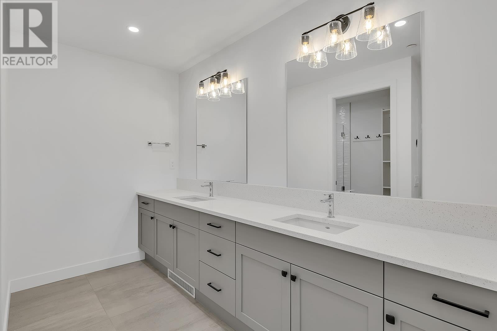 255 Feathertop Way Unit# 82 Big White Photo 23