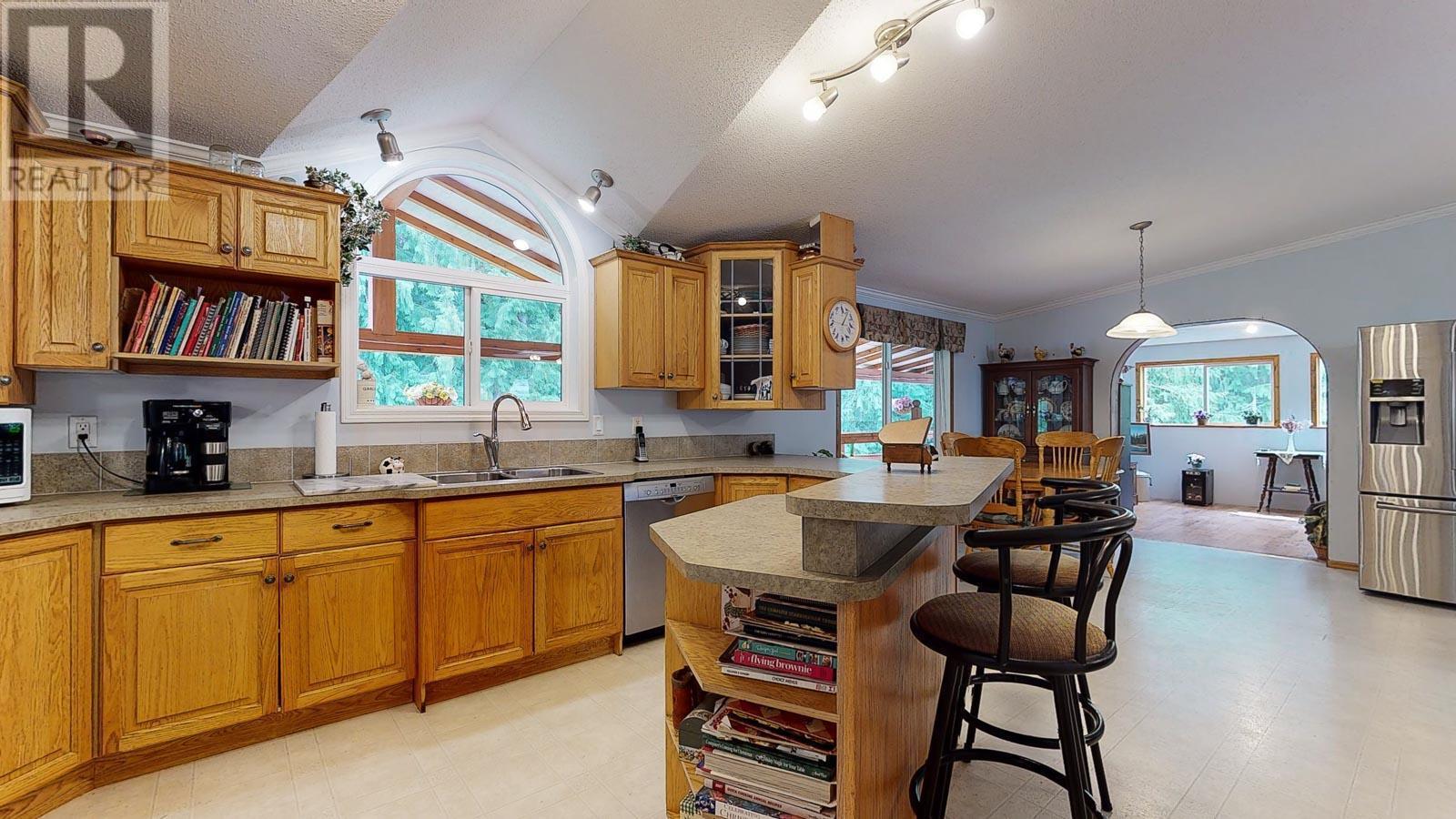2681 Trans Canada Hwy., Sorrento, British Columbia  V0E 2W0 - Photo 11 - 10355407