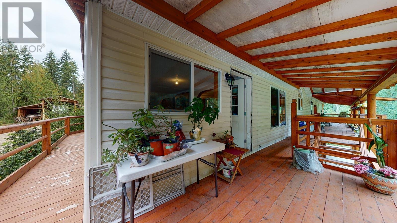 2681 Trans Canada Hwy., Sorrento, British Columbia  V0E 2W0 - Photo 32 - 10355407