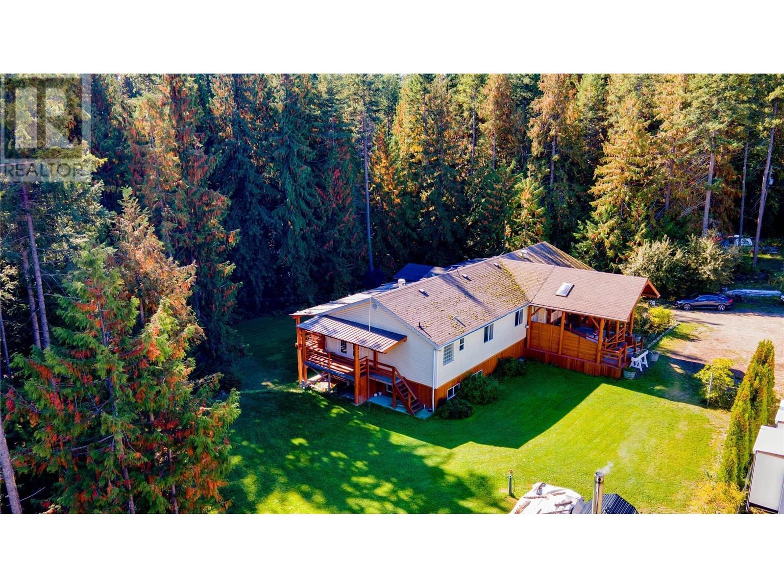 2681 Trans Canada Hwy., Sorrento, British Columbia  V0E 2W0 - Photo 4 - 10355407