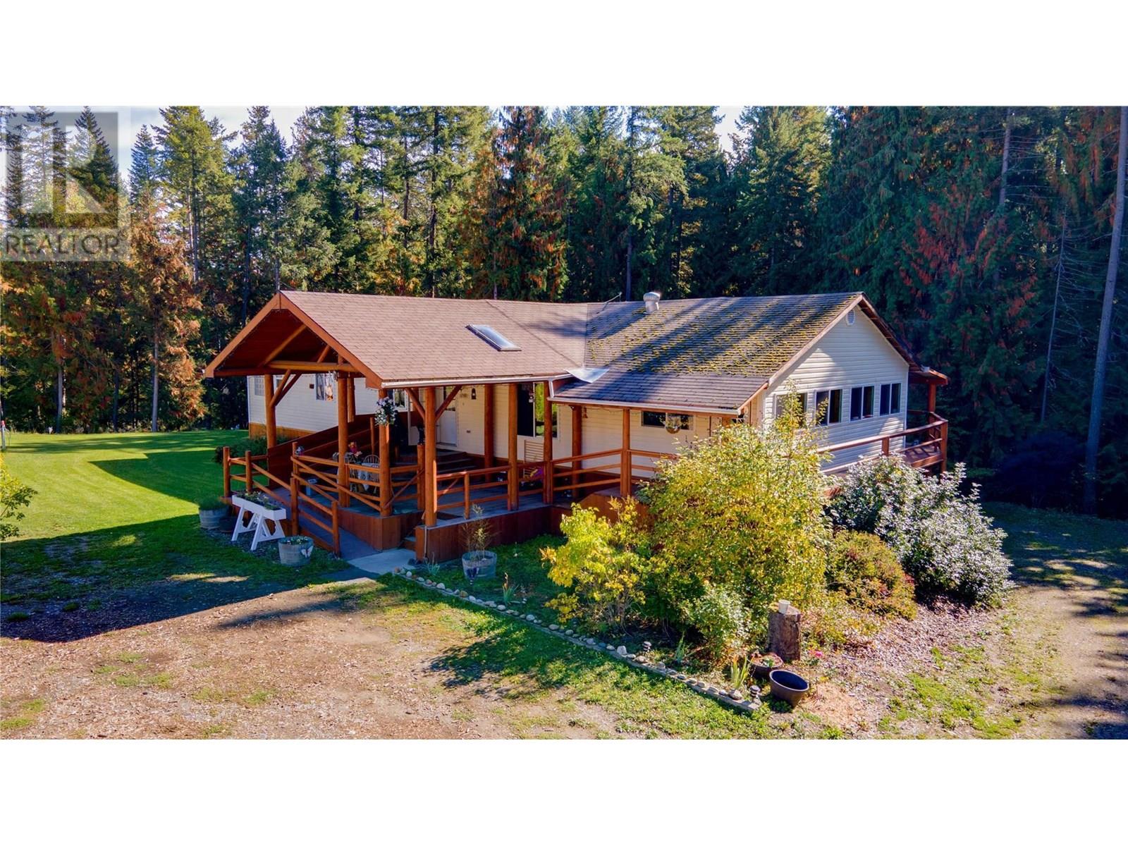 2681 Trans Canada Hwy., Sorrento, British Columbia  V0E 2W0 - Photo 3 - 10355407