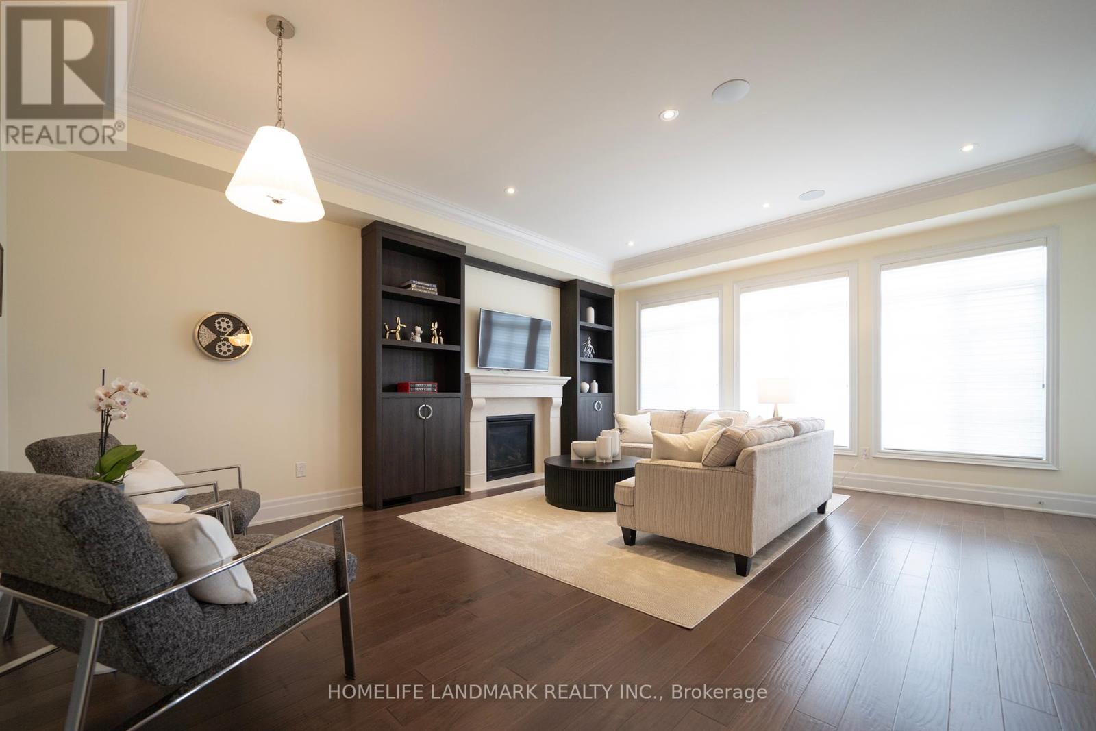 343 Tudor Avenue, Oakville, Ontario  L6K 0G8 - Photo 13 - W12276202