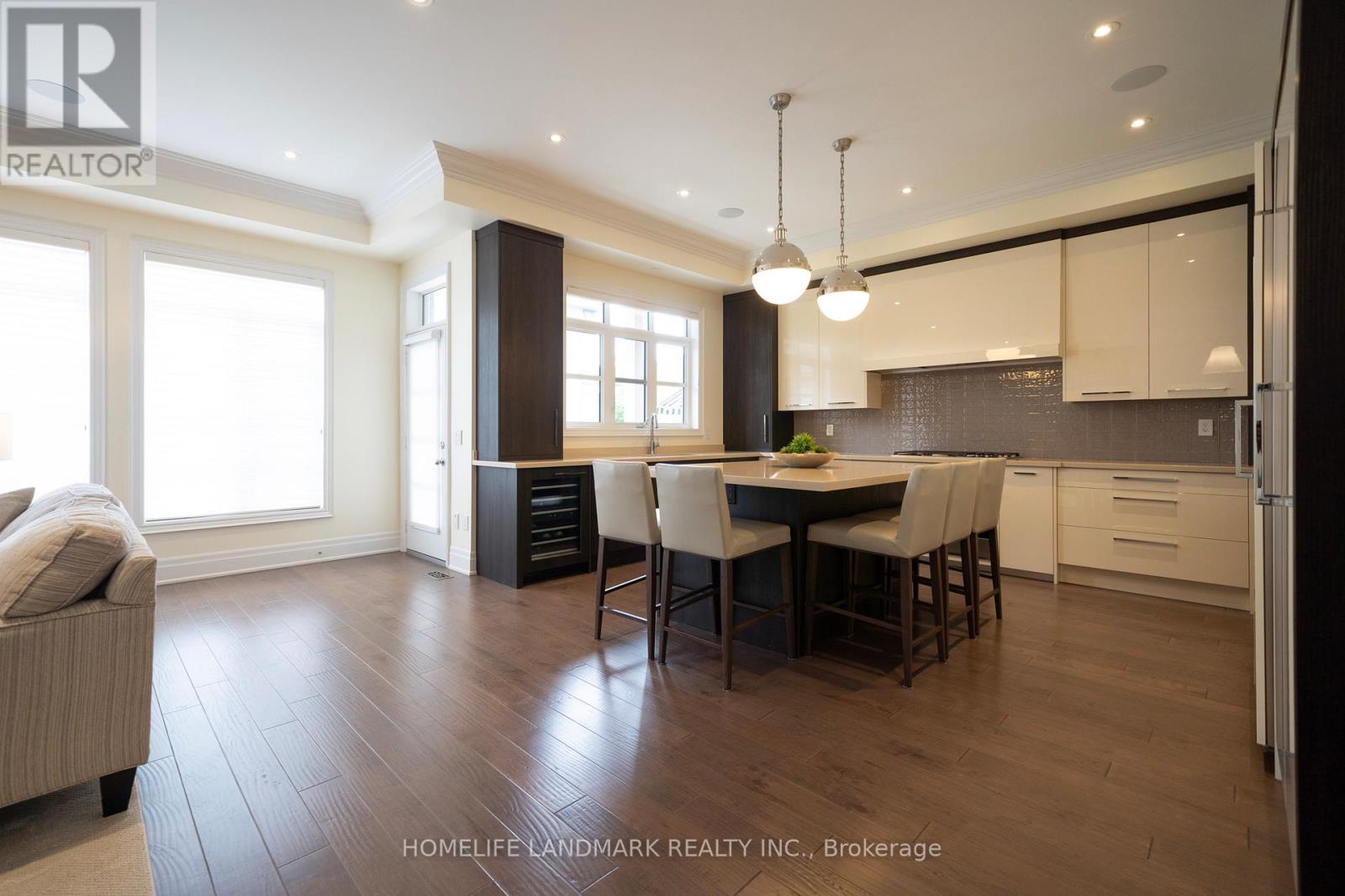 343 Tudor Avenue, Oakville, Ontario  L6K 0G8 - Photo 16 - W12276202