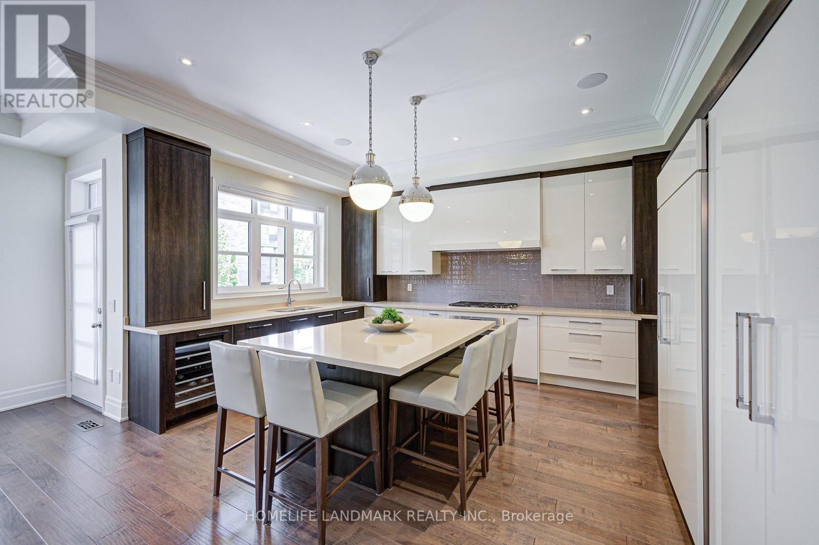 343 Tudor Avenue, Oakville, Ontario  L6K 0G8 - Photo 17 - W12276202