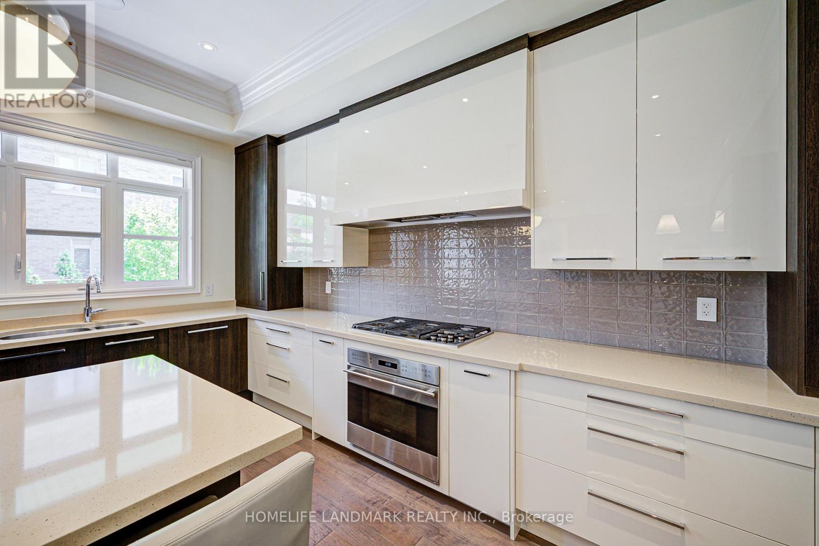 343 Tudor Avenue, Oakville, Ontario  L6K 0G8 - Photo 22 - W12276202