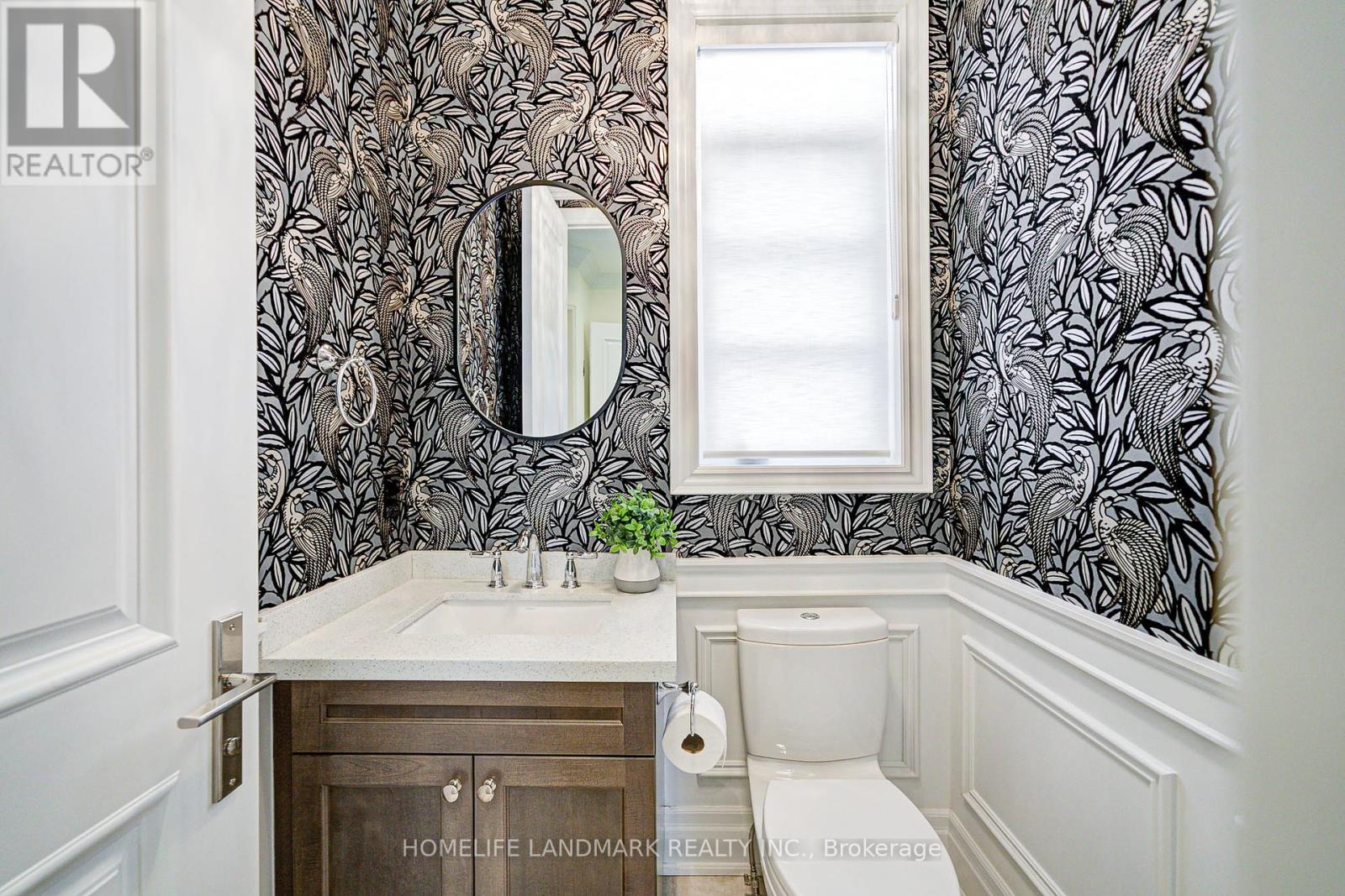 343 Tudor Avenue, Oakville, Ontario  L6K 0G8 - Photo 7 - W12276202