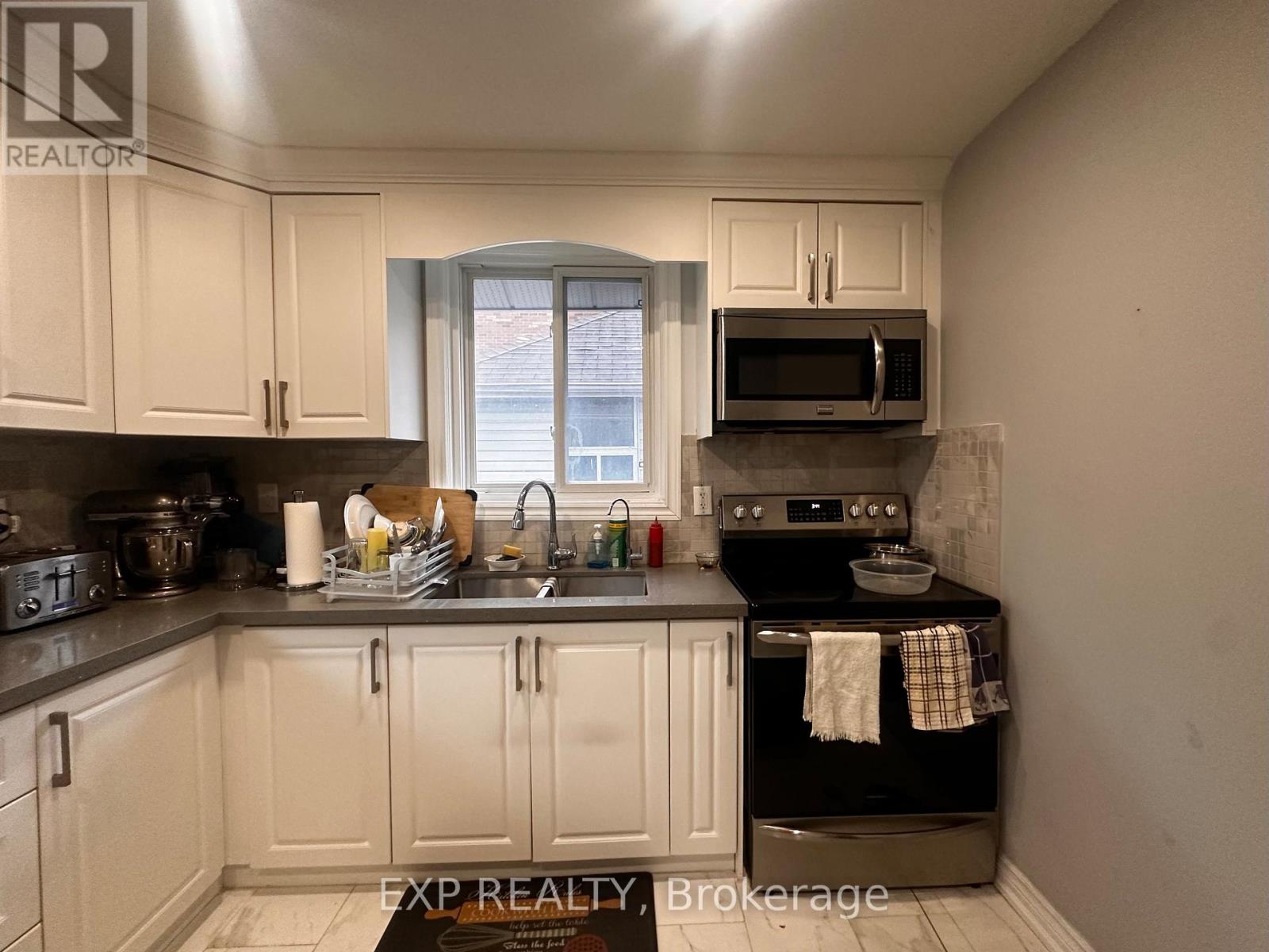 43 Harding Avenue, Toronto, Ontario  M6M 3A3 - Photo 4 - W12276255