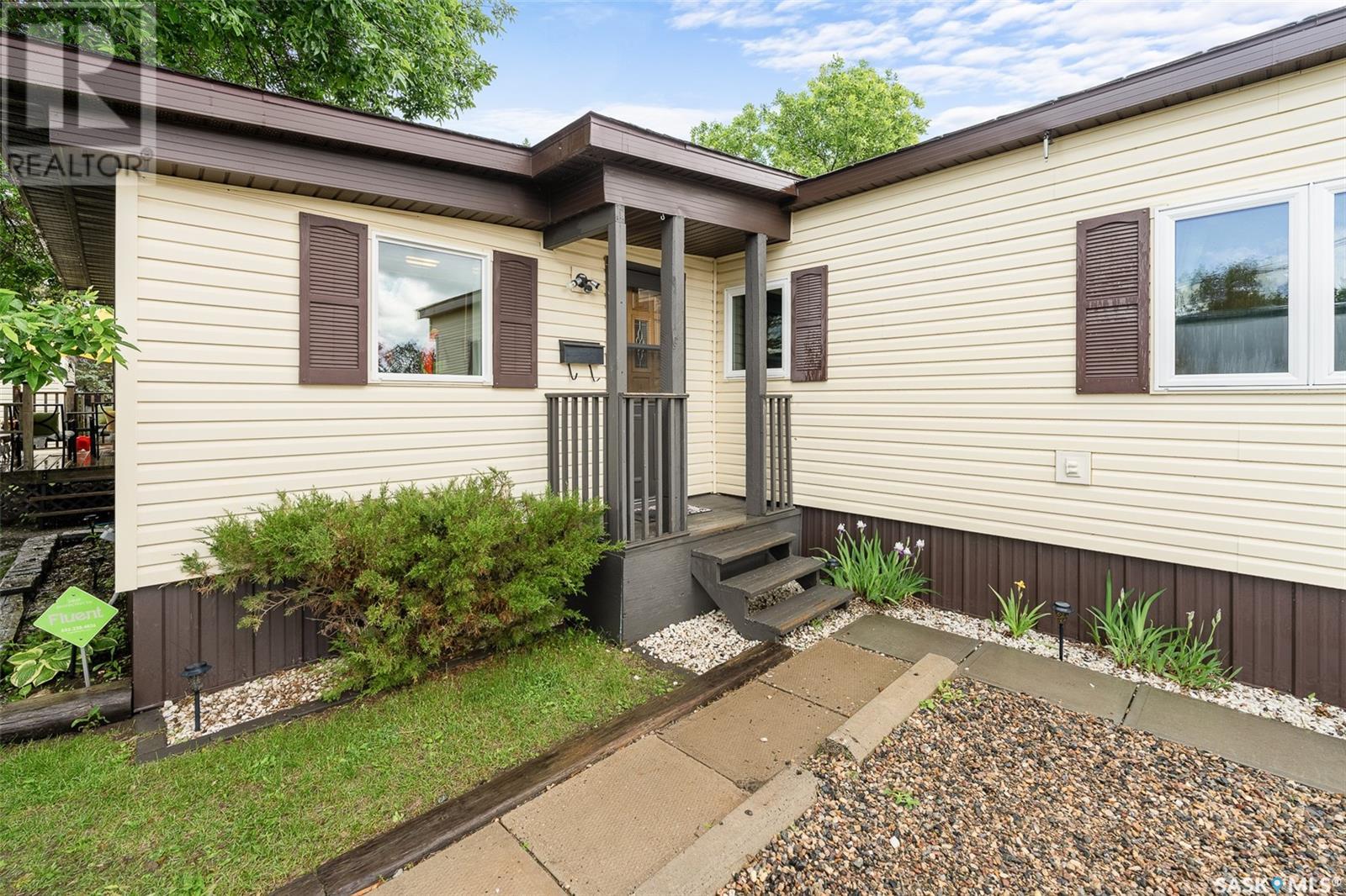 121 Larch Street, Caronport, Saskatchewan  S0H 0S0 - Photo 2 - SK012025