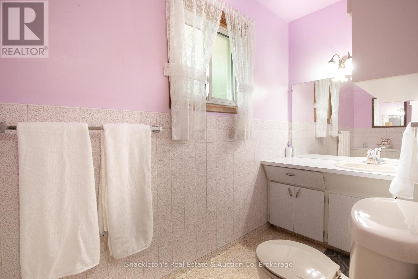 99 Ingersoll Street, St. Marys, Ontario  N4X 1B7 - Photo 9 - X12276437