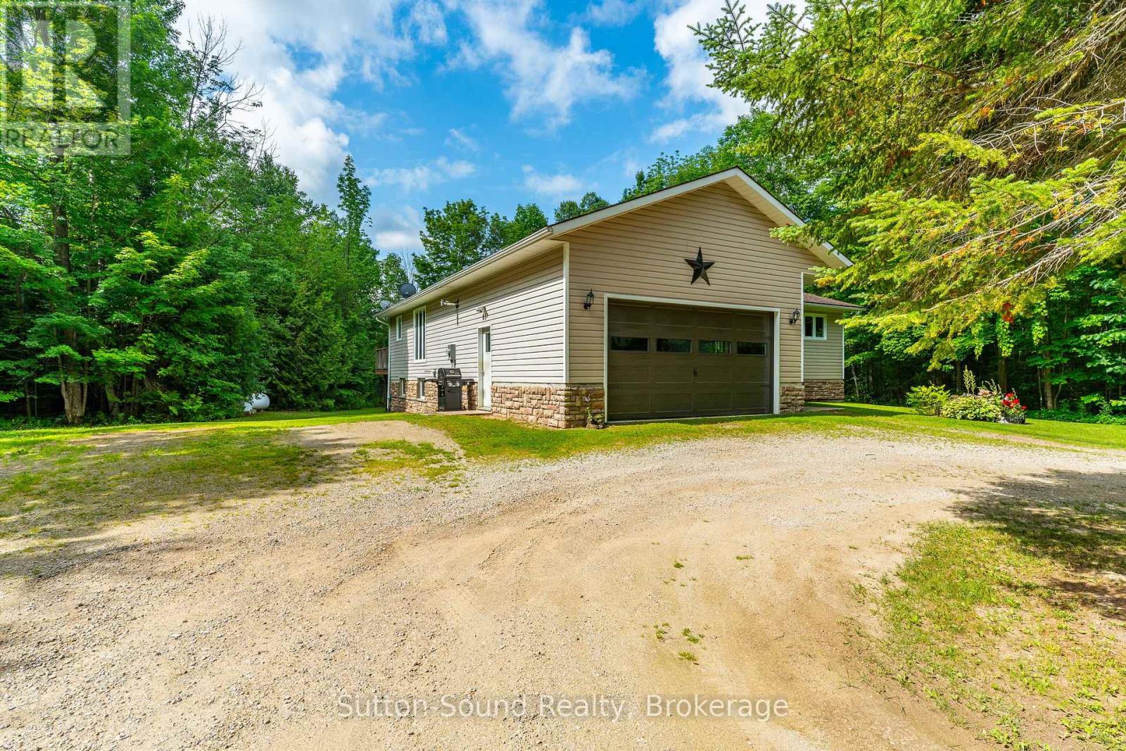 275 Centre Diagonal Road, South Bruce Peninsula, Ontario  N0H 2T0 - Photo 2 - X12276478