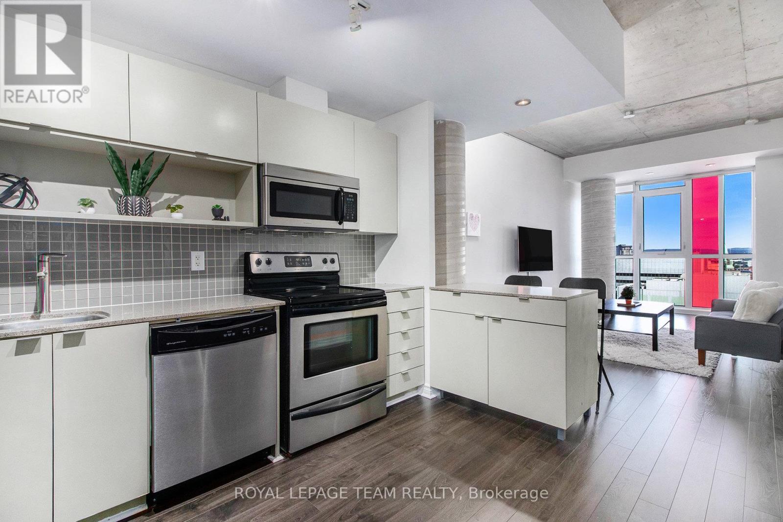 2208 - 324 Laurier Avenue W, Ottawa, Ontario  K1N 6P6 - Photo 2 - X12276389