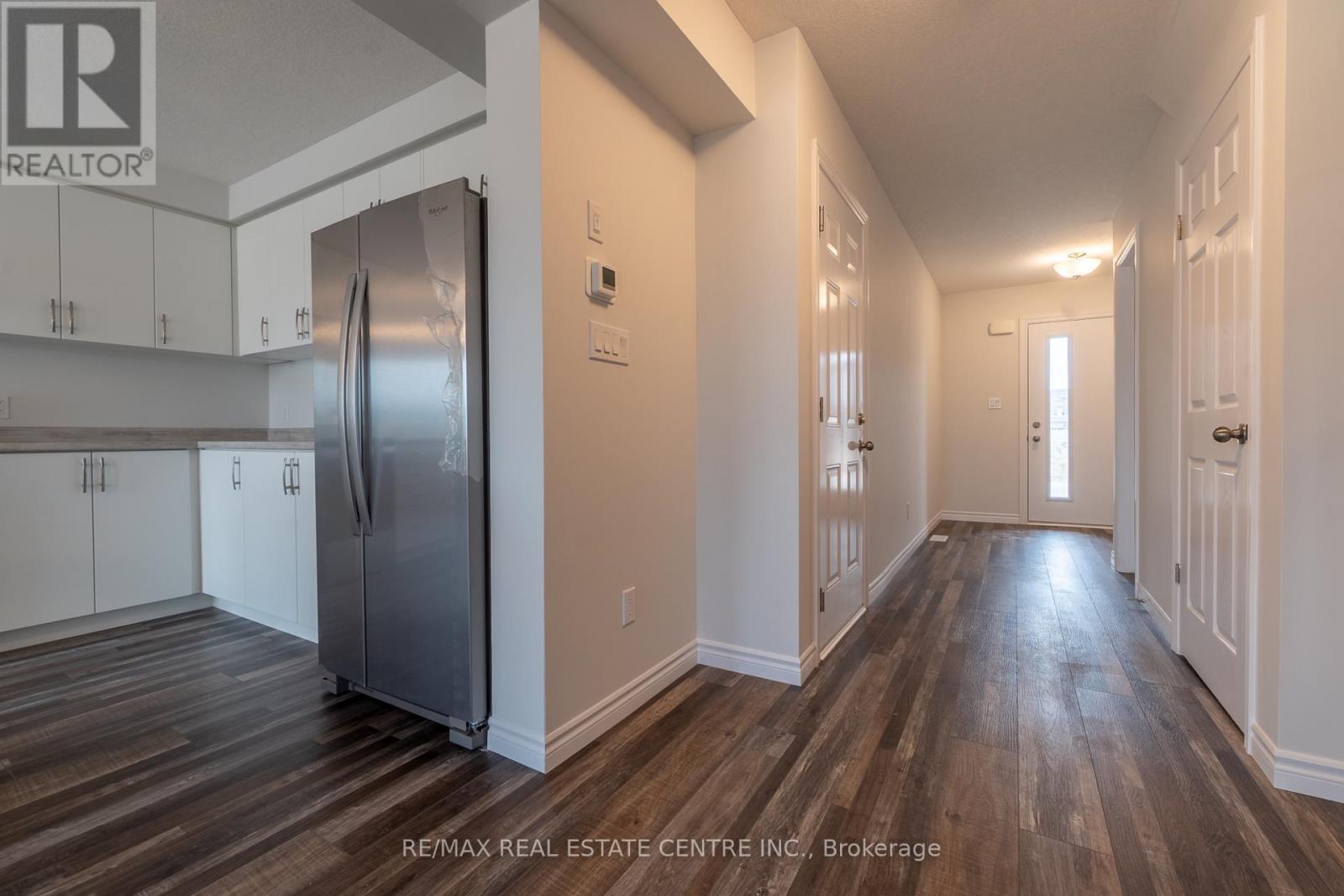 Property at 2974 TURNER CRESCENT image 4