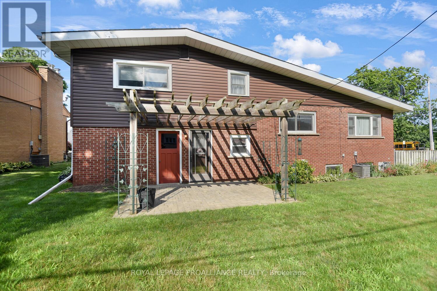 2 Woodlawn Place, Brockville, Ontario  K6V 2Z2 - Photo 27 - X12276456