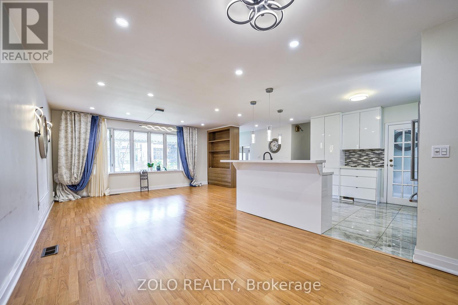 148 Newton Drive, Toronto (Newtonbrook East), Ontario  M2M 2N3 - Photo 4 - C12276326