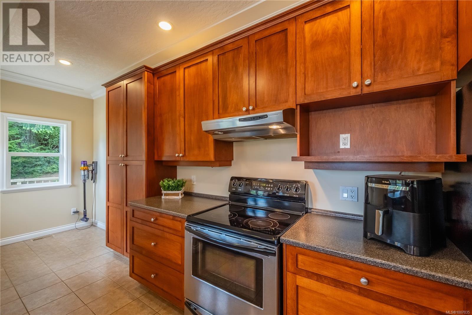 Property at 2258 Cowichan Bay Rd image 4
