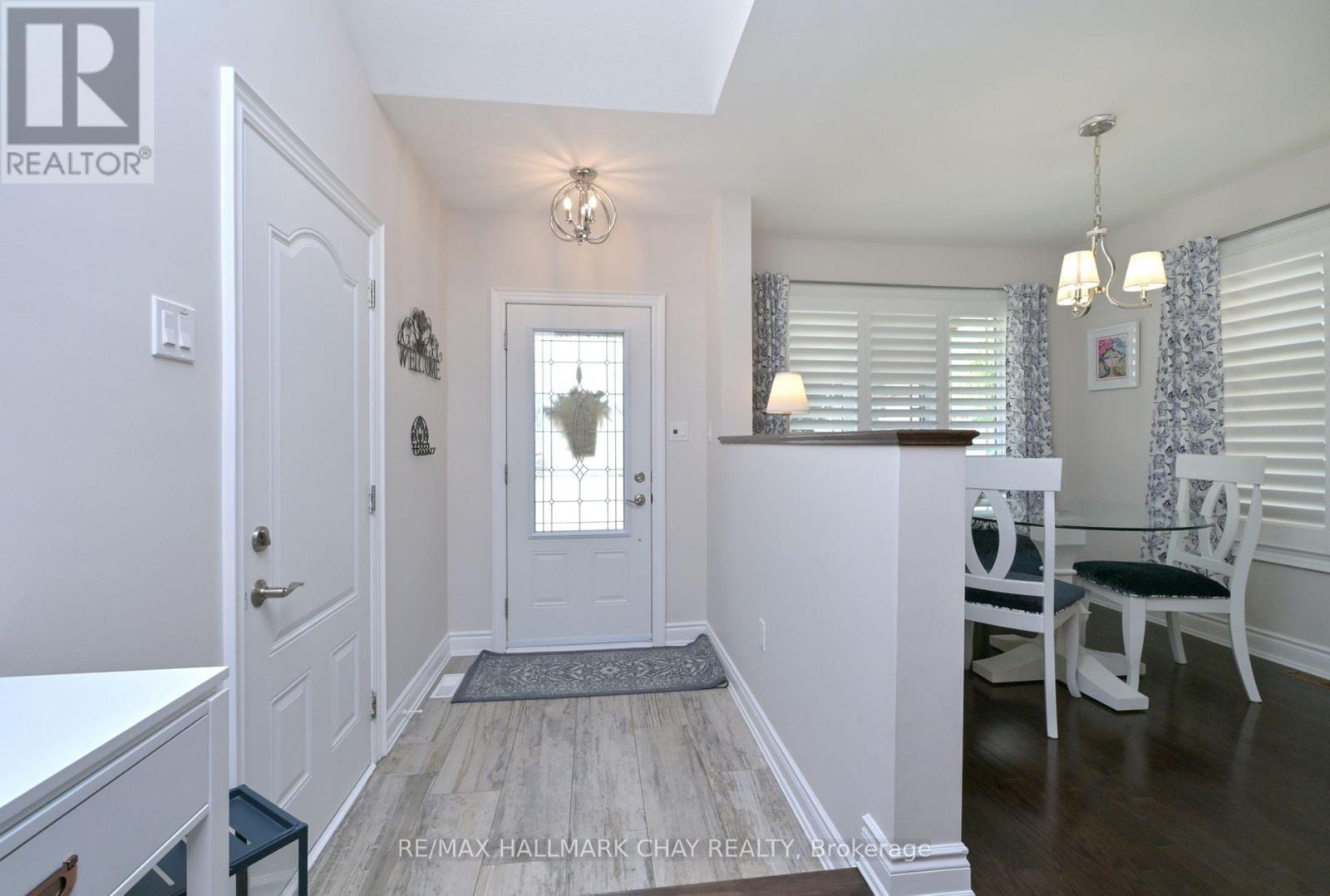 39 Westmount Drive, New Tecumseth, Ontario  L9R 0P5 - Photo 4 - N12276266