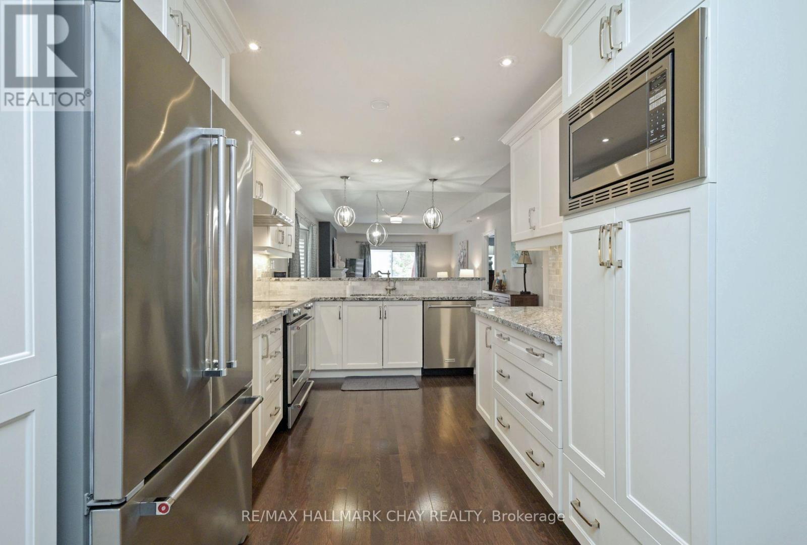 39 Westmount Drive, New Tecumseth, Ontario  L9R 0P5 - Photo 5 - N12276266