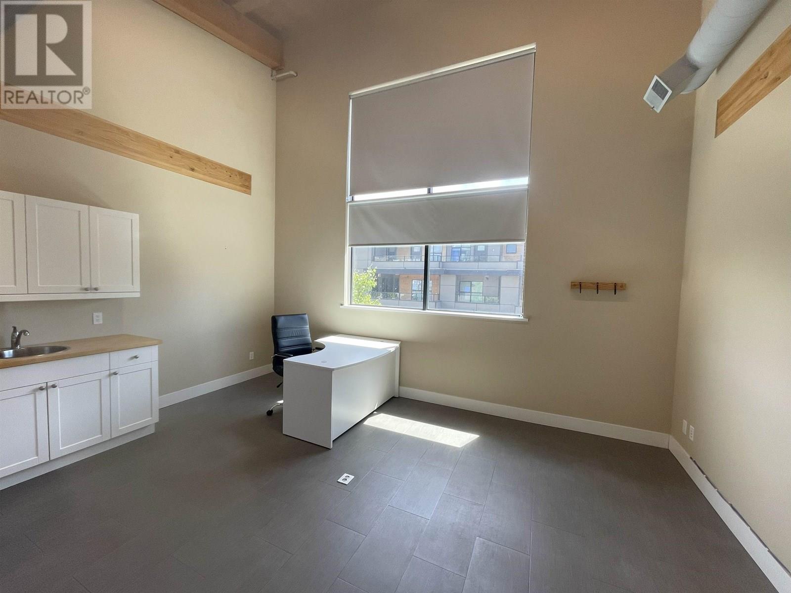201 1001 Gibsons Way, Gibsons, British Columbia  V0N 1V8 - Photo 3 - C8070667