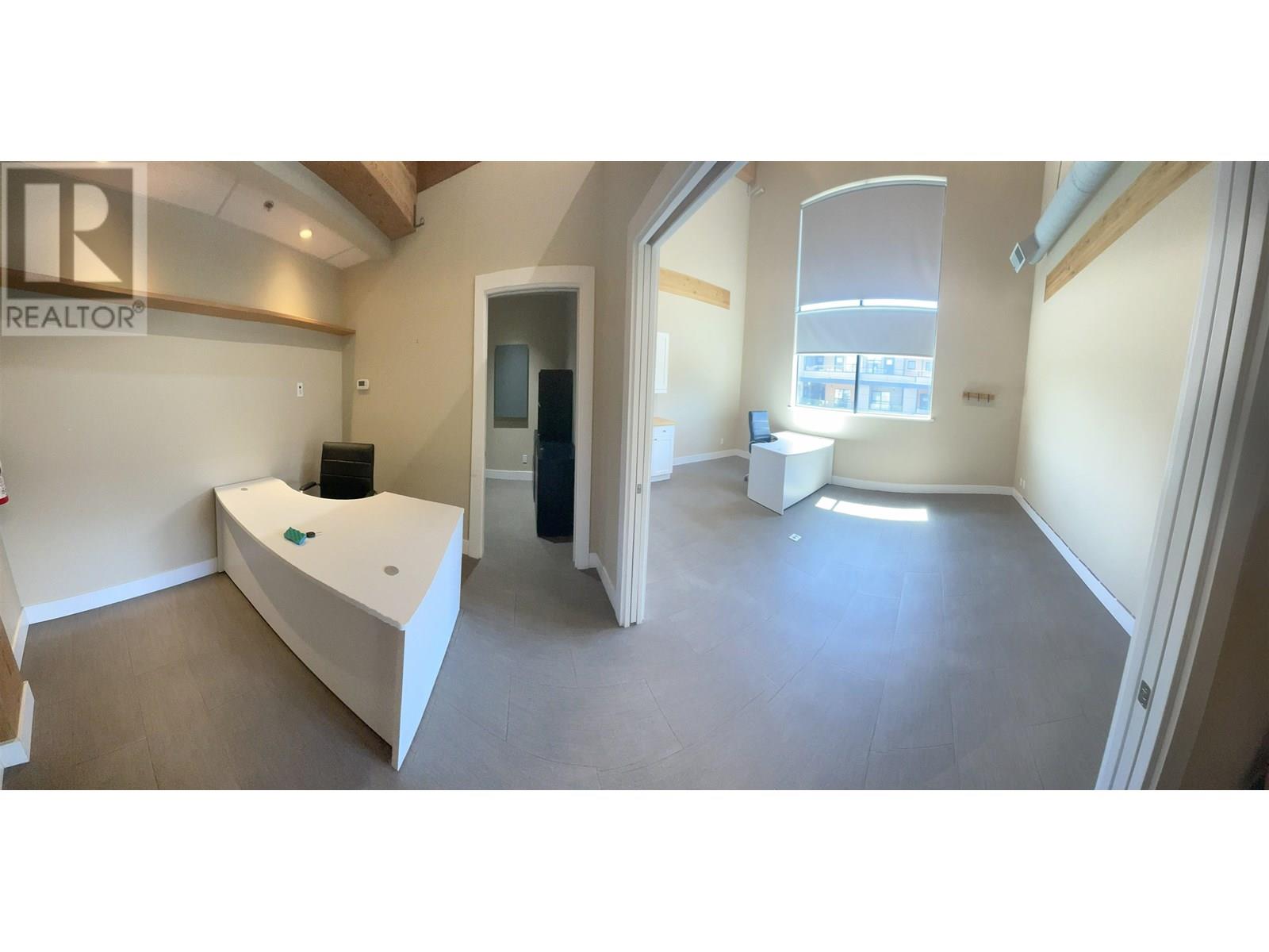 201 1001 Gibsons Way, Gibsons, British Columbia  V0N 1V8 - Photo 2 - C8070667