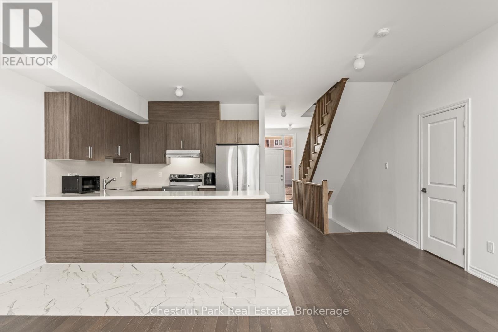 6 Turnberry Court, Bracebridge (Monck (Bracebridge)), Ontario  P1L 0N5 - Photo 4 - X12276568